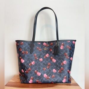 NWT Coach City‎ Tote Bag In Signature Canvas With Cherry Print